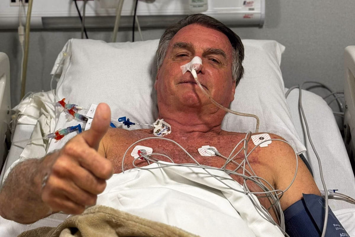 Bolsonaro Tem Cirurgia Concluída Após Mais De 11 Horas - 13/04/2025 - Poder
