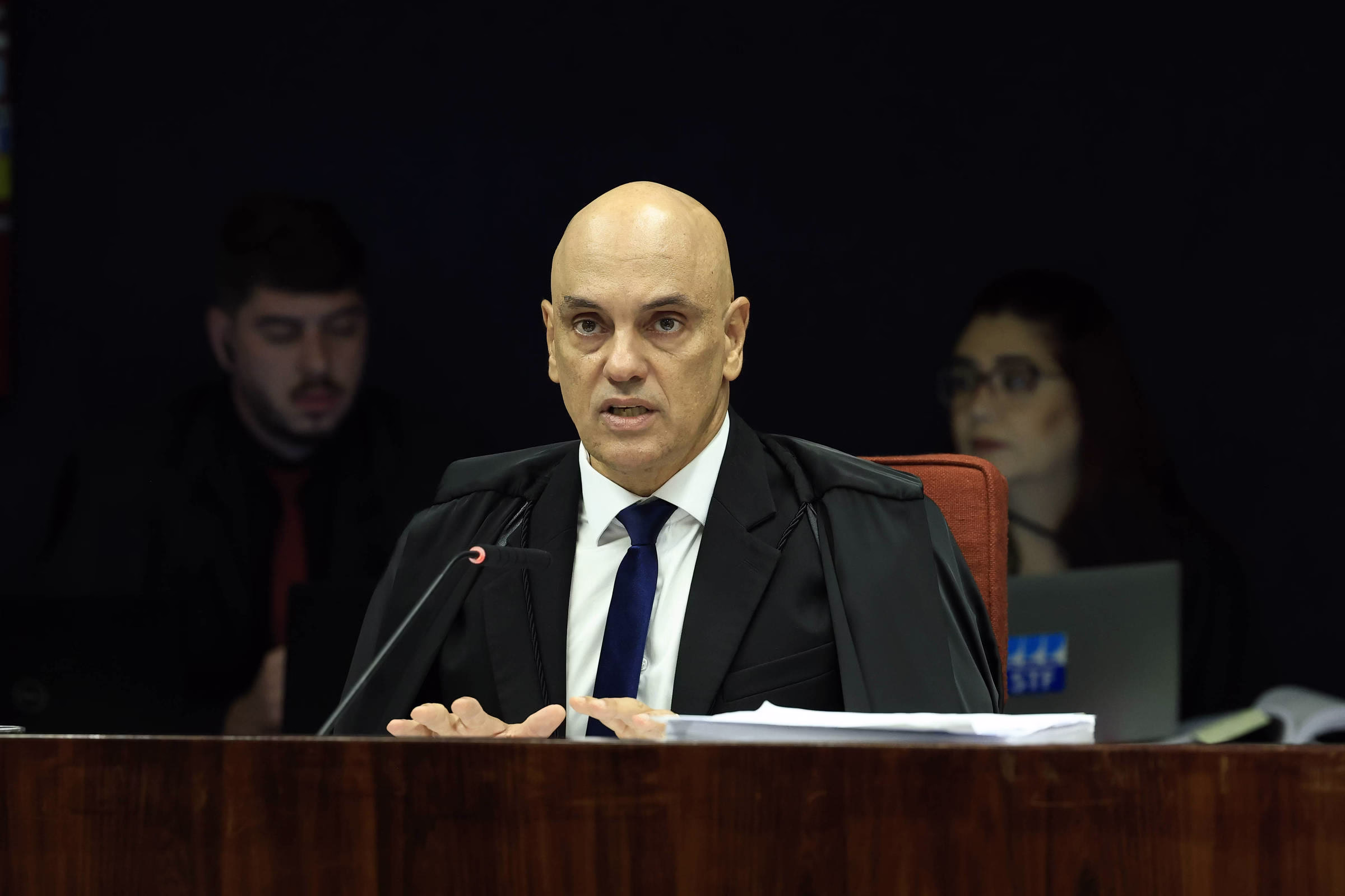 Decisão De Moraes Sobre Extradição É Alvo De Divergências - 18/04/2025 - Poder