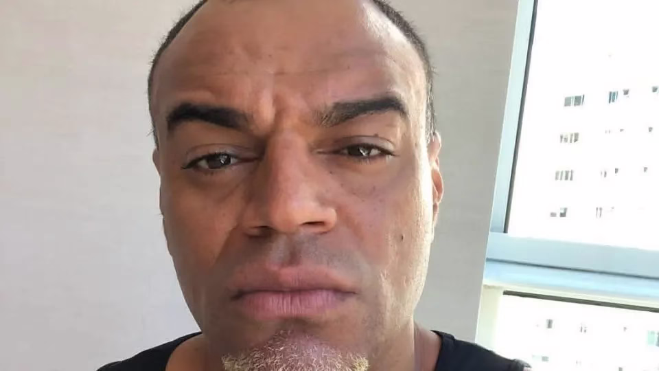 Denilson Estreia Fechamento E Promete Ser 'O Mesmo De Sempre'