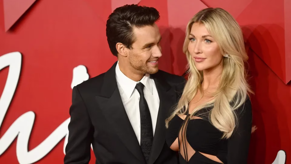 Ex-Namorada De Liam Payne Recebe Críticas Por Suposto Lucro Com A Morte Do Cantor