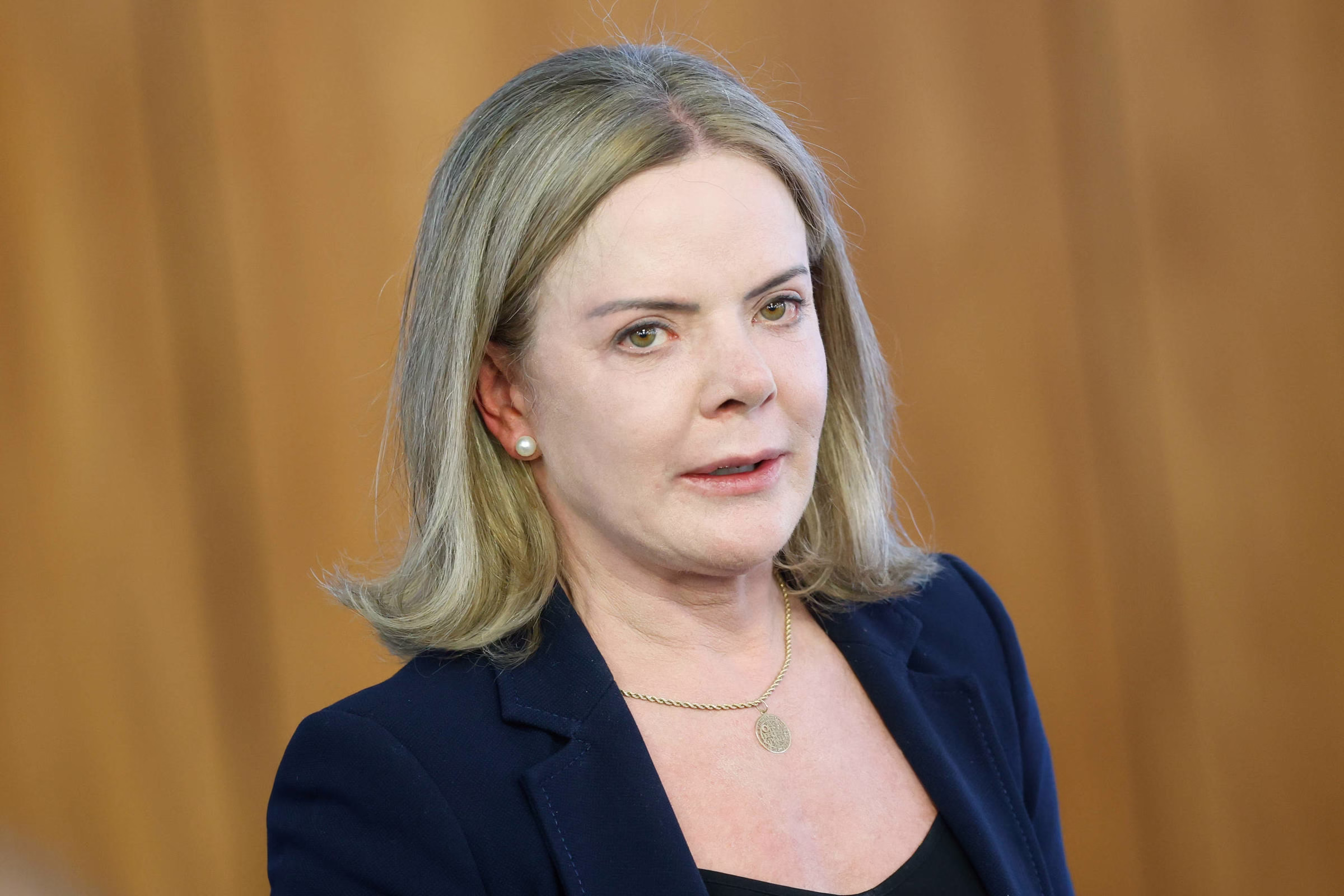 Robôs No Whatsapp São Acionados Para Atacar Gleisi - 05/05/2025 - Encaminhado Com Frequência