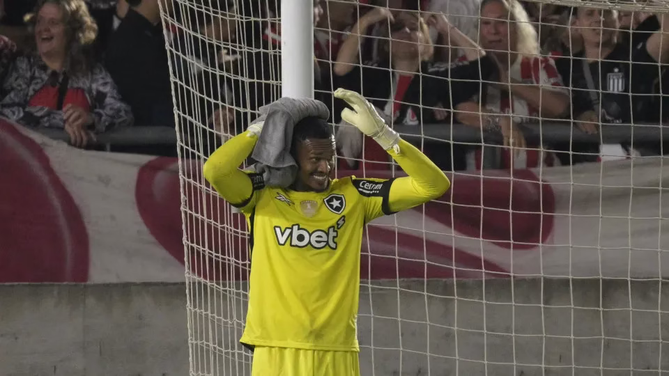 Bahia Vence Botafogo Com Show De Pulga, Chuva E Vermelho Cancelado A John