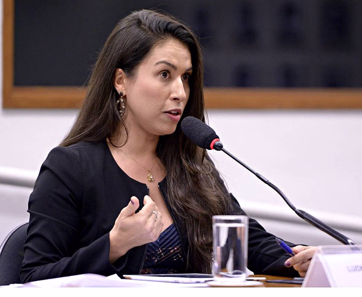 Juíza Bolsonarista Contra Máscara É Aposentada De Novo - 03/04/2025 - Poder