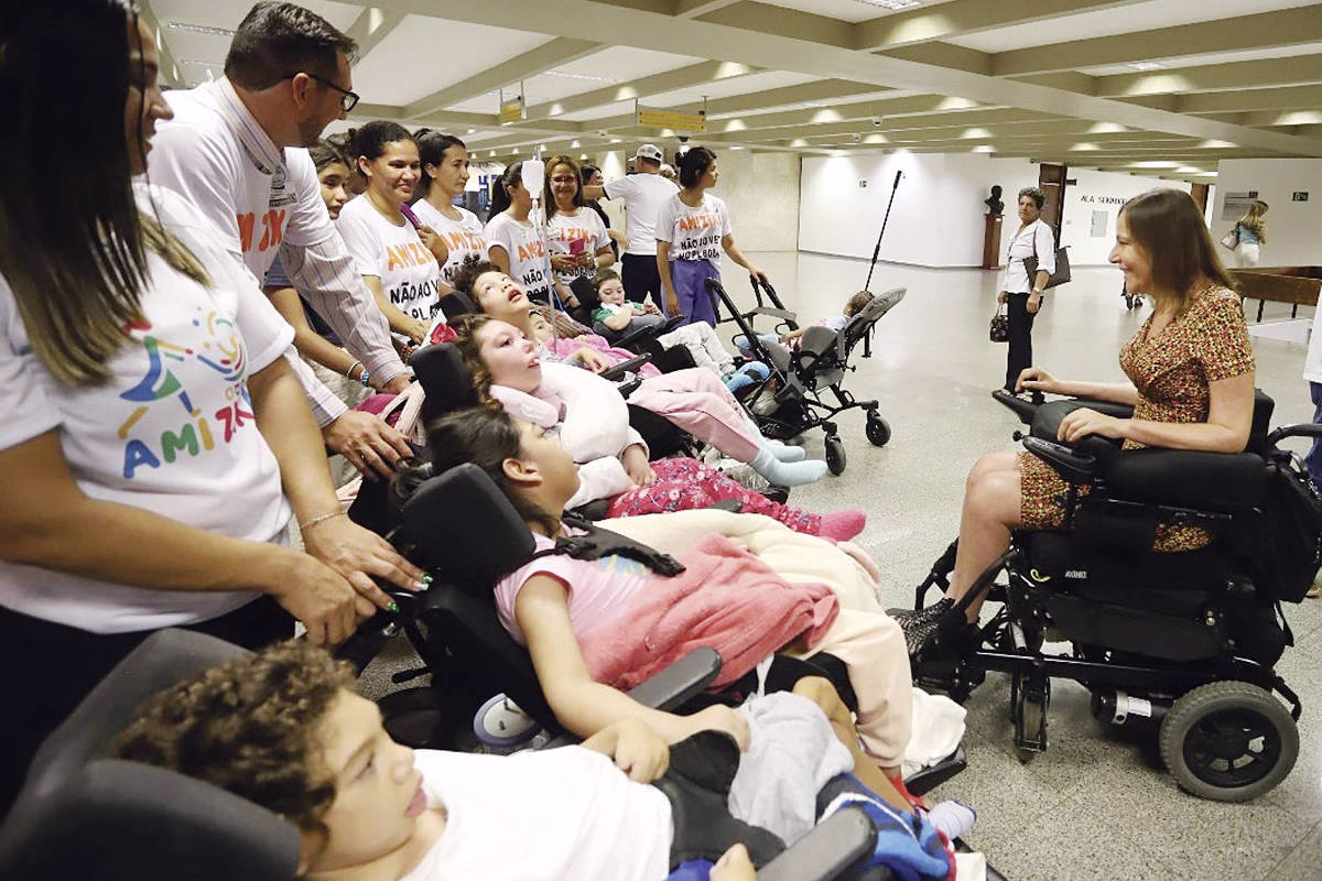 Metade Das Crianças Com Microcefalia Já Morreu, Diz Mara Gabrilli - - Equilíbrio E Saúde