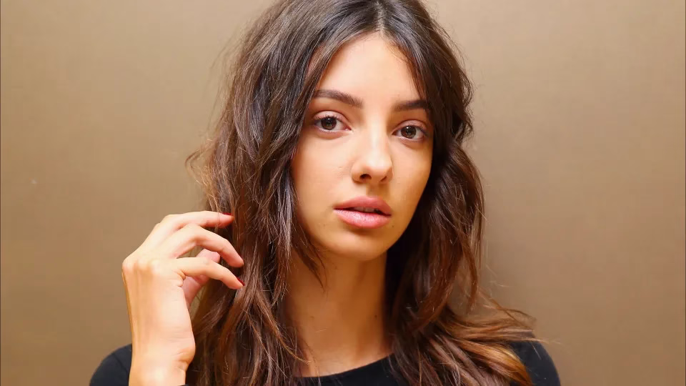 Modelo Lucy Markovic Morre Aos 27 Anos; Donatella Versace Lamenta