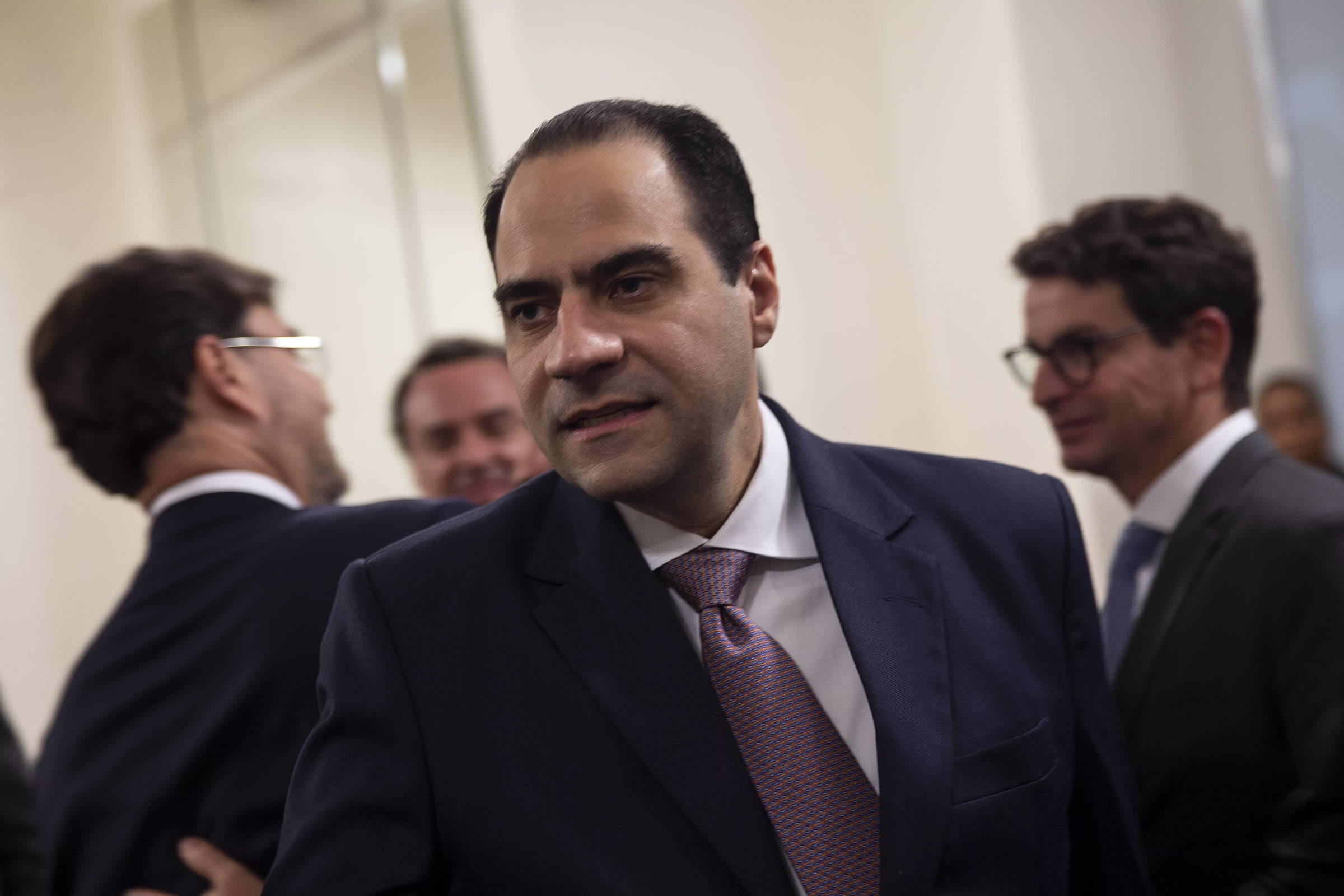 Oab Fala Para Advogados Não Aceitarem Lacração De Celular - 30/04/2025 - Poder