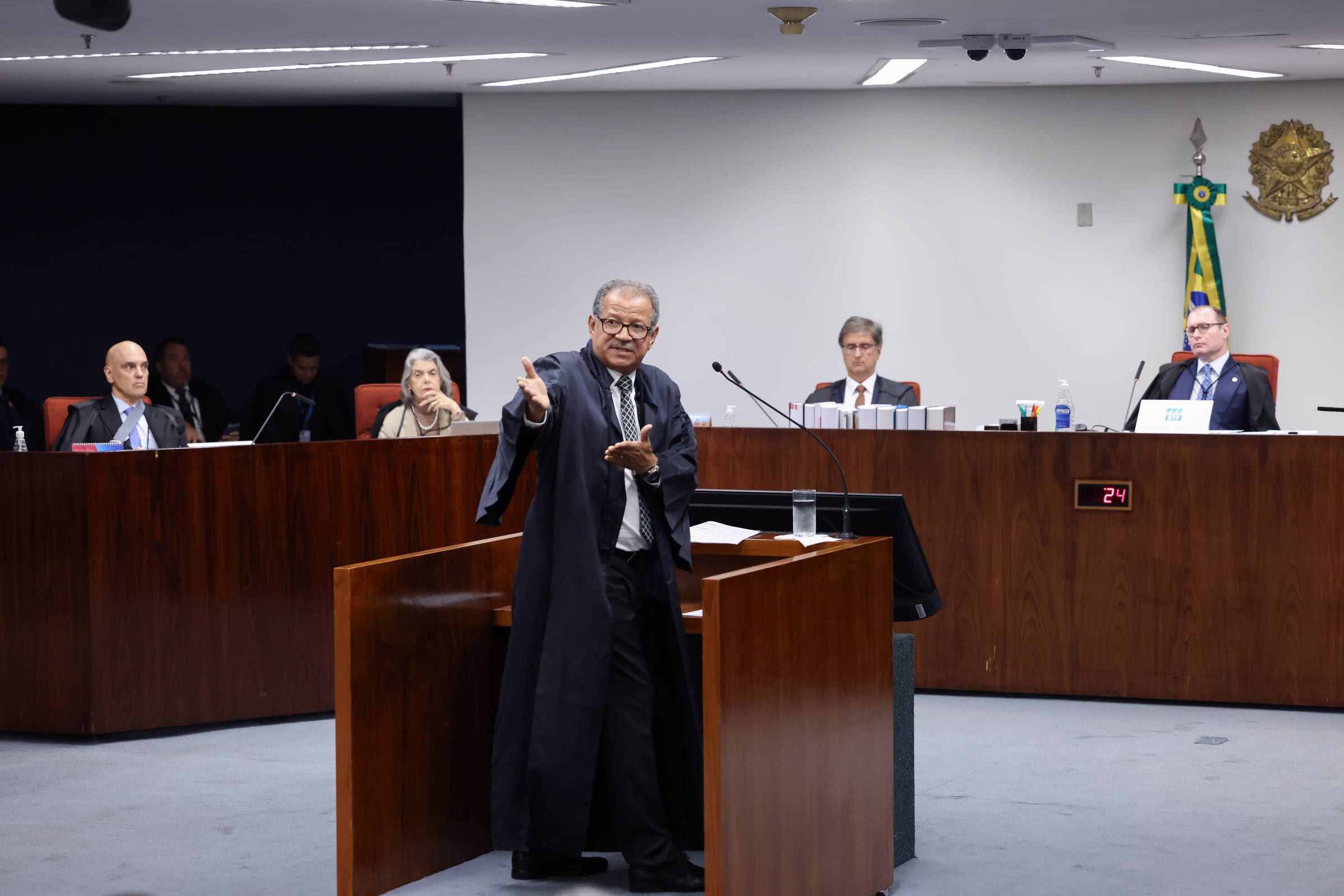 Oab Se Reúne Com Zanin Para Discutir Proibição De Celular - 24/04/2025 - Painel