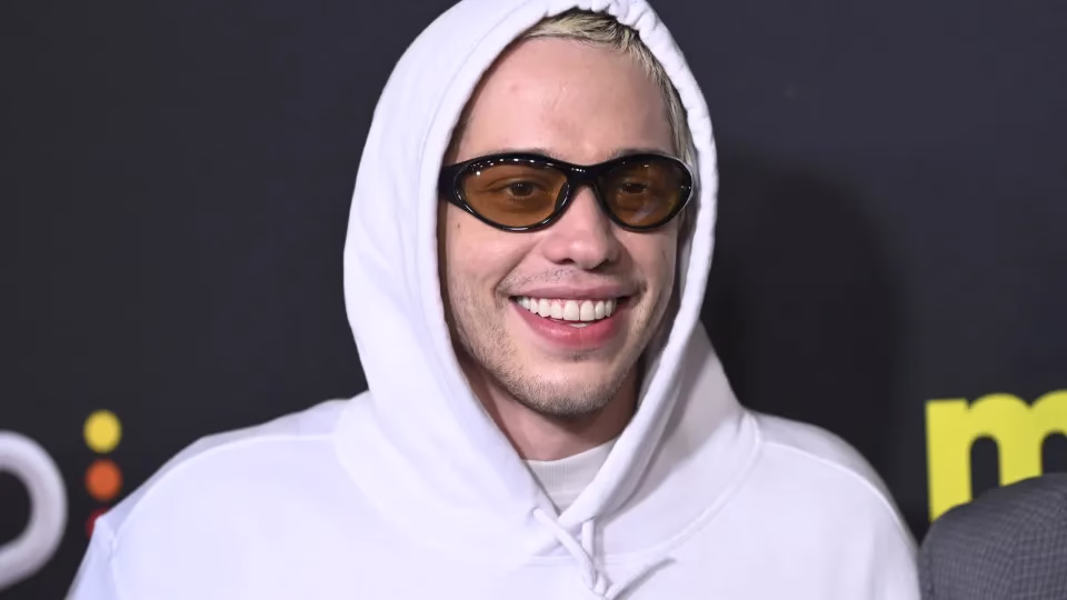 Pete Davidson Sobre Remover Tatuagens: &Quot;Vai Demorar Dez Anos&Quot;