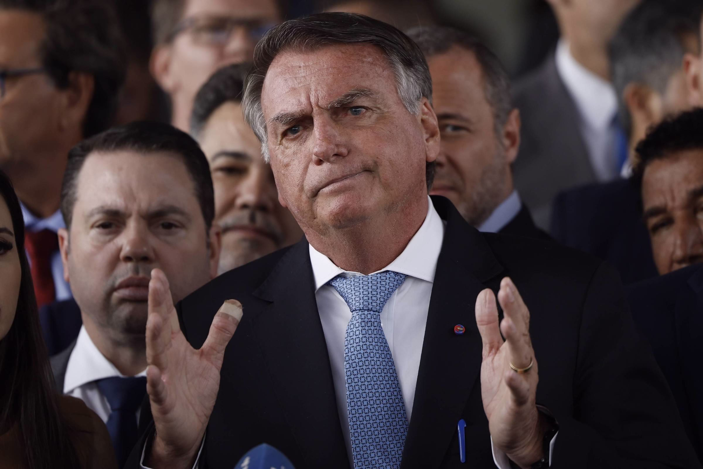 Stf Abre Ação Contra Bolsonaro Por Trama Golpista - 11/04/2025 - Poder