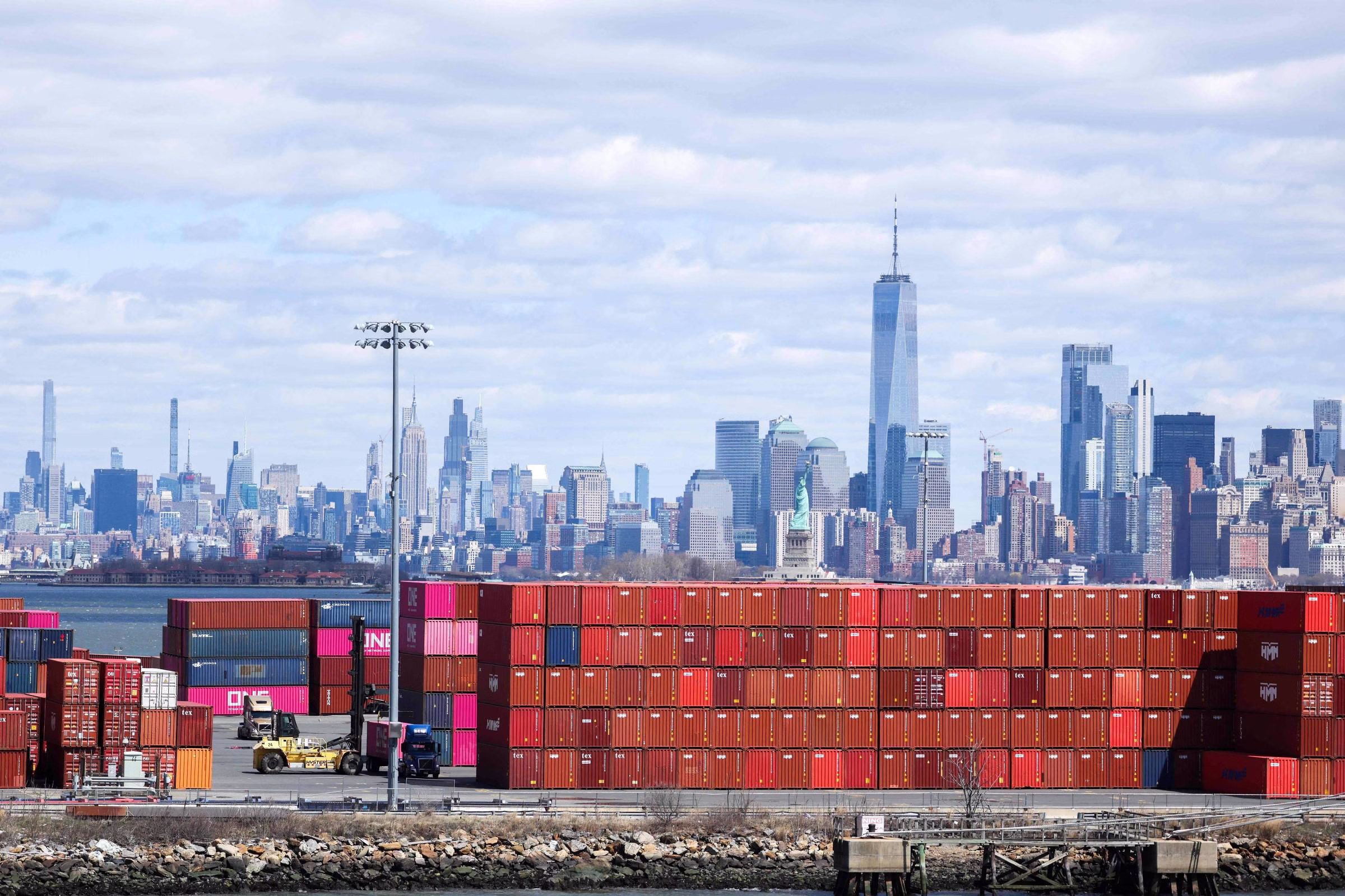 Tarifas: O Que Motiva A Corrida Às Compras Nos Eua? - 11/04/2025 - Deborah Bizarria