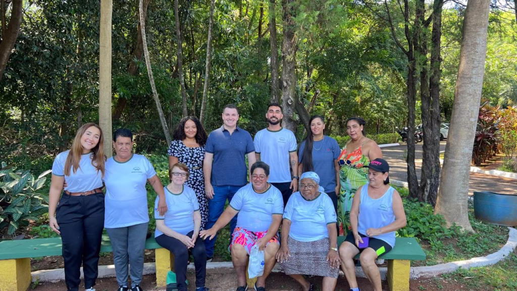 Orquidário Municipal de Sumaré recebe Instituto Bem-Querer em tarde especial