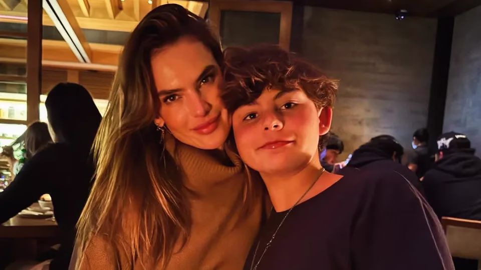Alessandra Ambrósio Posto Rara Foto Com Filho. &Quot;Te Amo Infinitamente&Quot;