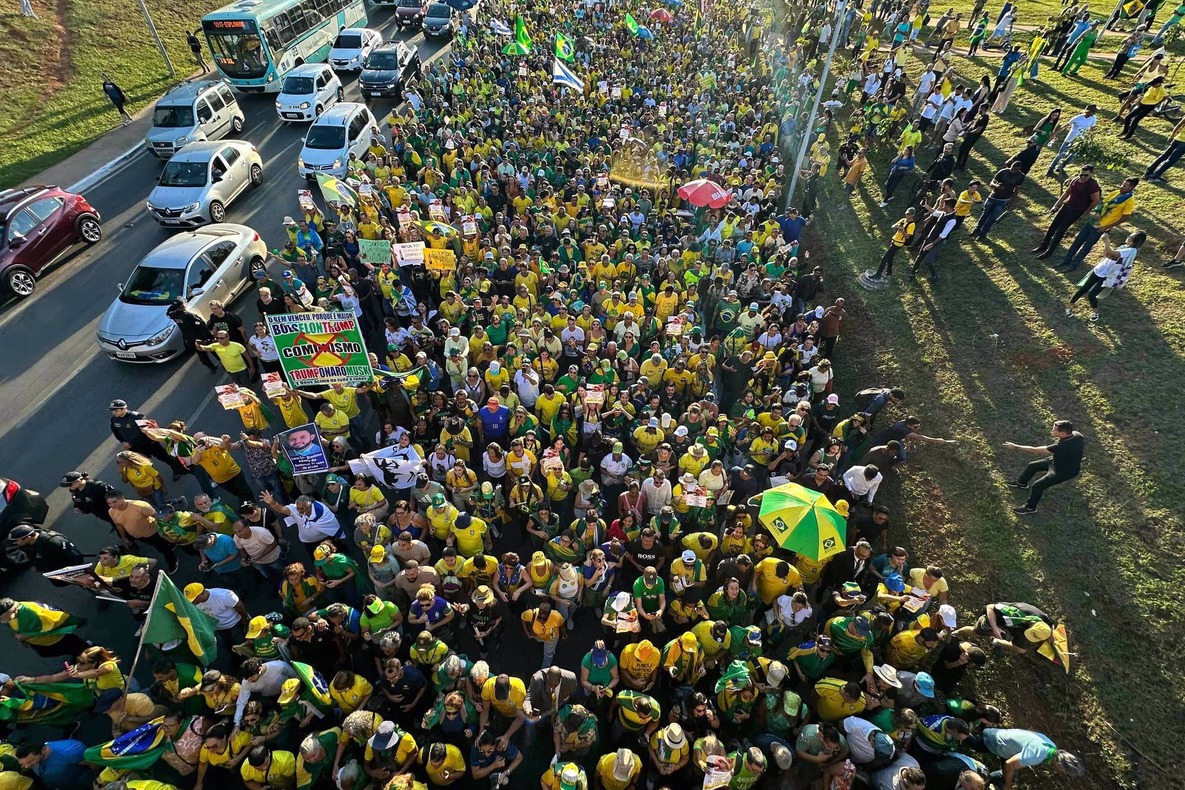 Apoiadores De Bolsonaro Pedem Anistia Ao 8/1 Em Brasília - 07/05/2025 - Brasília Hoje