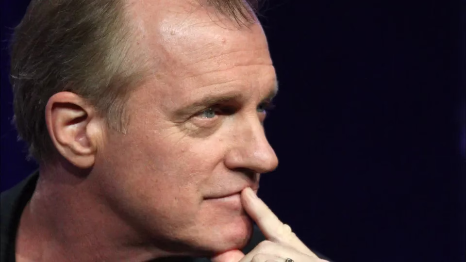 Após Confessar Abusos, Stephen Collins Casa Com Fã 40 Anos Mais Nova
