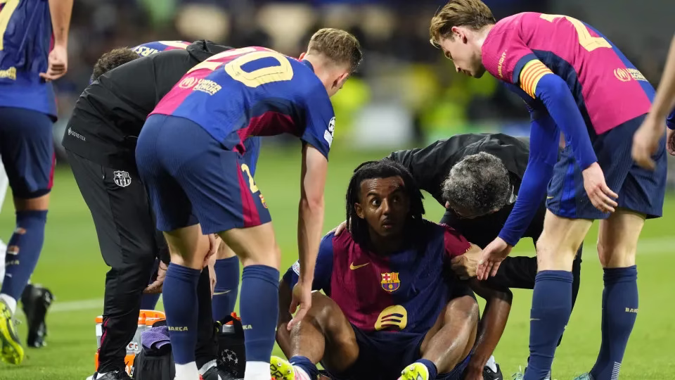 Barcelona Confirma Lesão Muscular E Koundé Pode Parar Por 3 Semanas