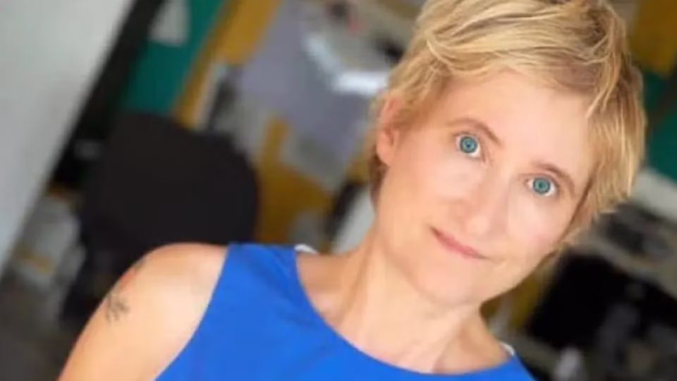 Cantora de trilha de ‘As Patricinhas de Beverly Hills’ morre em incêndio