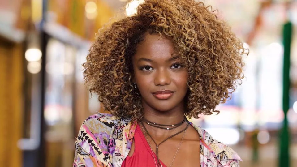 Conheça Cecília Chancez, Atriz De 'Dona De Mim' Que Ama Astrofísica E É Seguida Por Justin Bieber