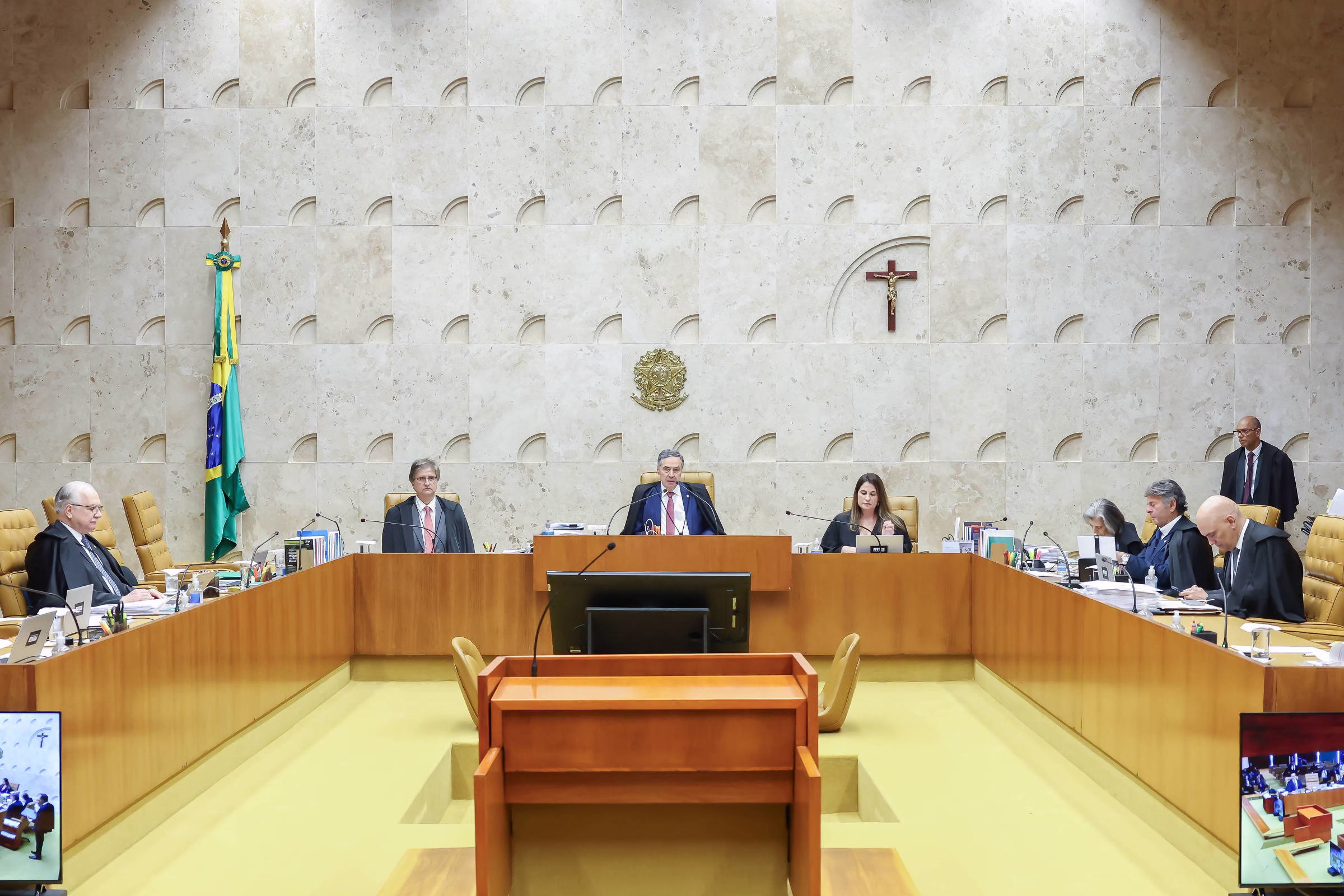 Cortem-Lhe A Cabeça!