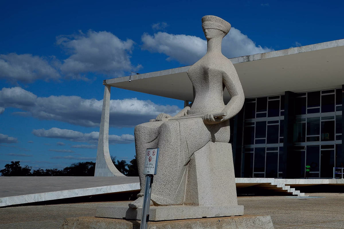 Dora Kramer: Casuísmo Ao Jeitinho Brasileiro - 03/05/2025 - Dora Kramer