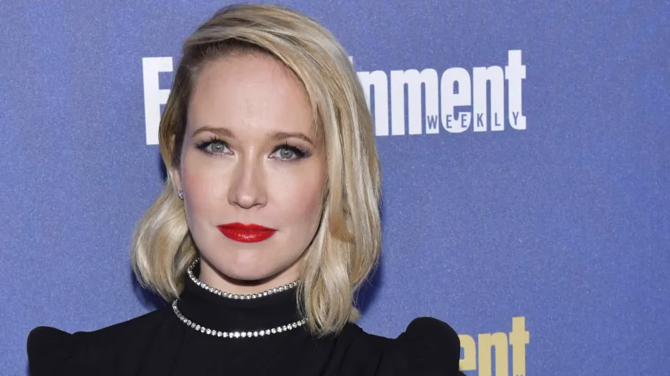 Famosos Que Se Assumiram Lgbtq+ Em 2025 (Até Agora)