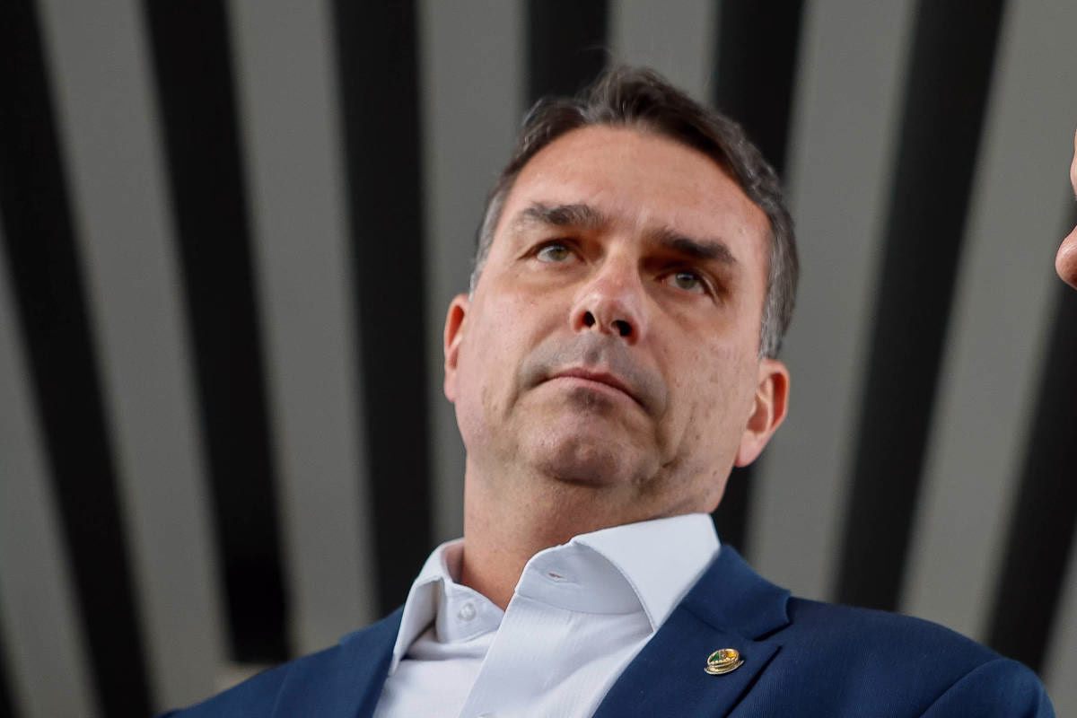 Flávio Recebe Funcionário De Trump, Mas Sem Falar De Stf - 05/05/2025 - Poder