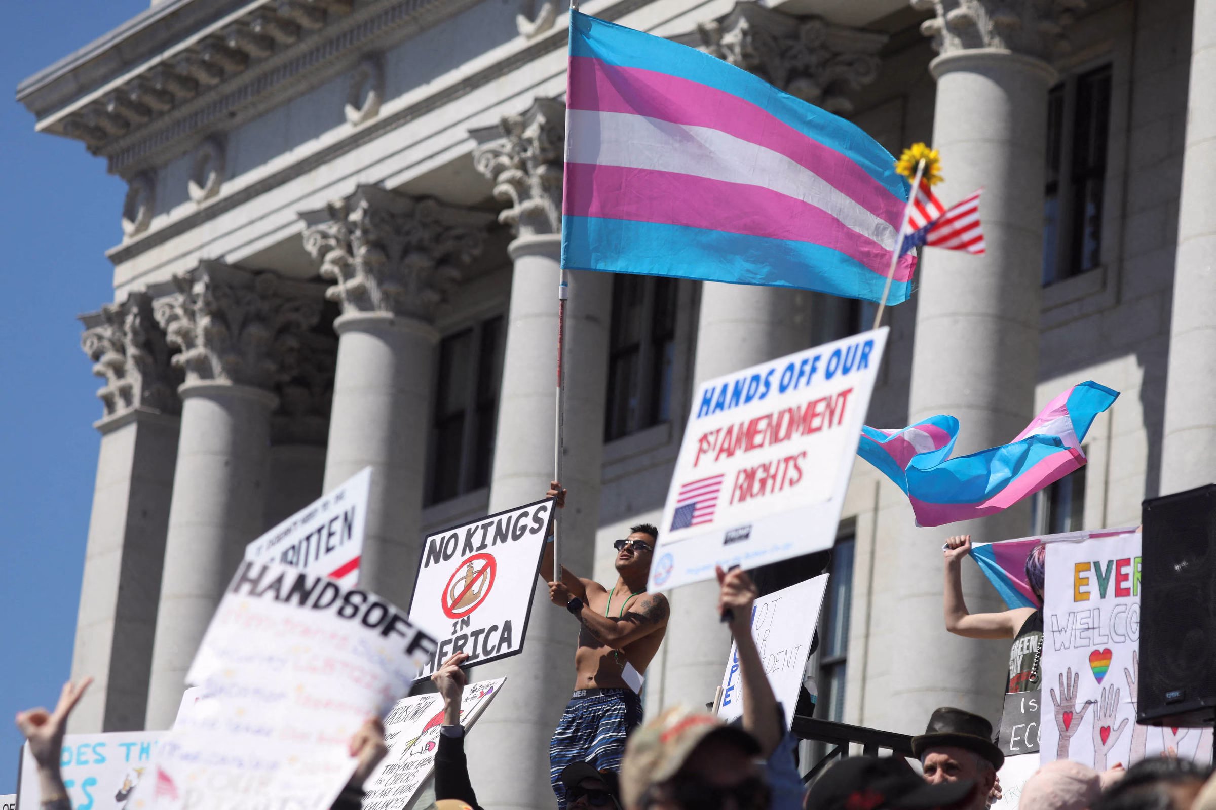 Governo Trump Critica Tratamentos Para Adolescentes Trans - 07/05/2025 - Equilíbrio E Saúde