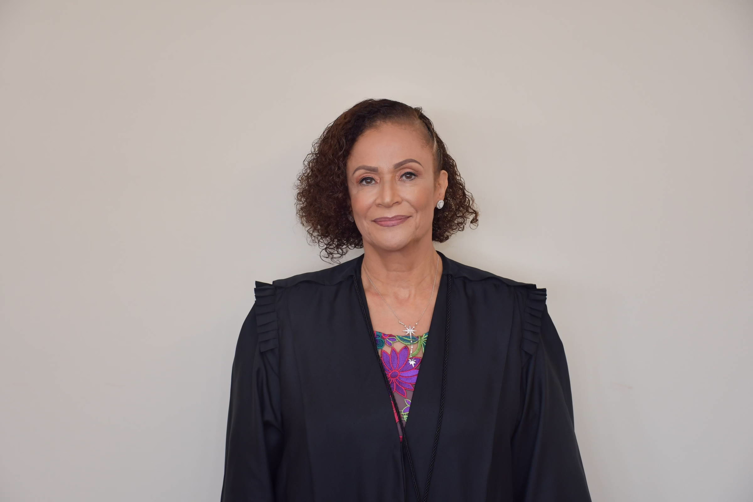 Jornal É Condenado Por Divulgar Salário De Desembargadora - 22/05/2025 - Poder