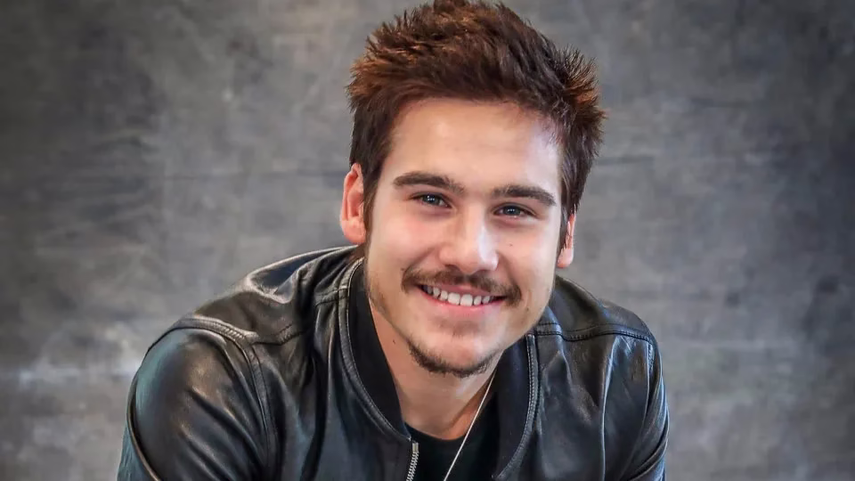 Nicolas Prattes Faz Pix De R$ 1.300 Para Pedinte No Semáforo