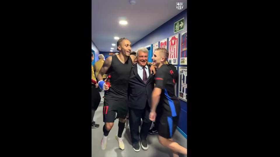 Raphinha Brilha Na Temporada E Lidera Festa Do Título Do Barça; Veja