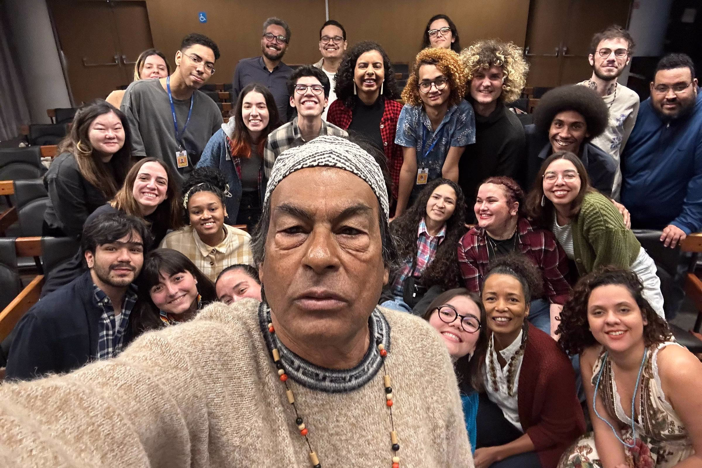 Ailton Krenak Debate Futuro Com Trainees Da Folha - 27/06/2025 - Poder