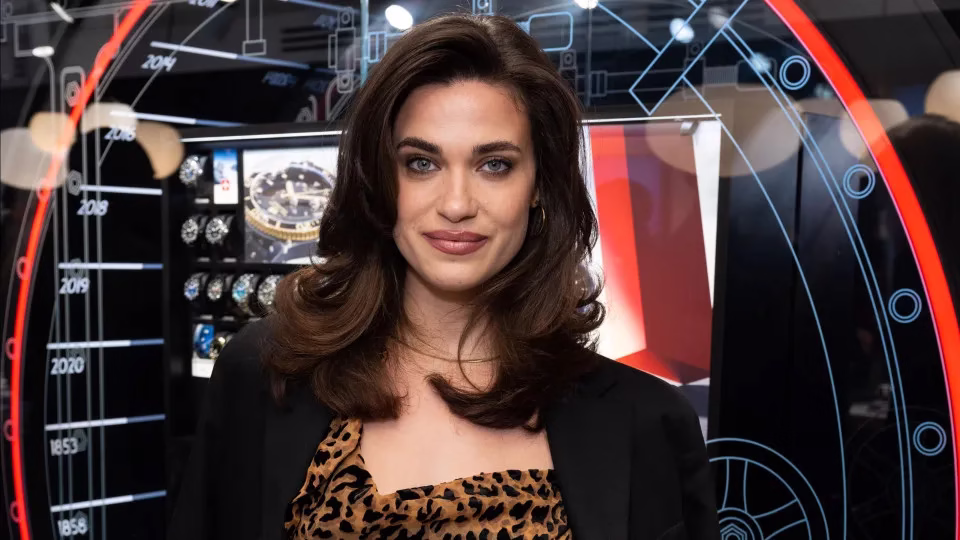 Atriz De 'Bridgerton' Enfrenta Ladrões E Reage Com Agressões: 'Foi Instintivo'