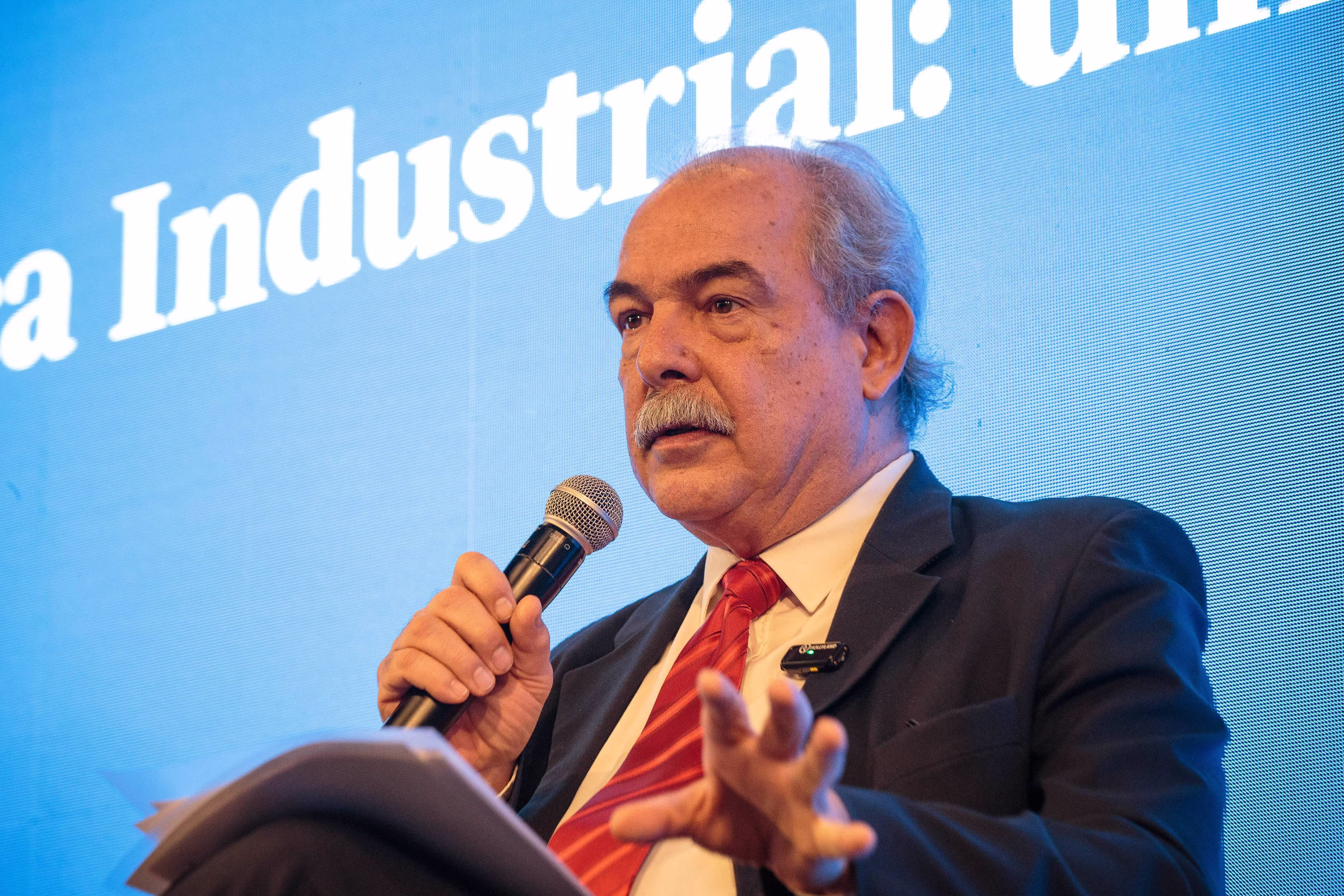 Bndes Bloqueia R$ 806 Mi Em Financiamento Para Desmatador - 05/06/2025 - Painel