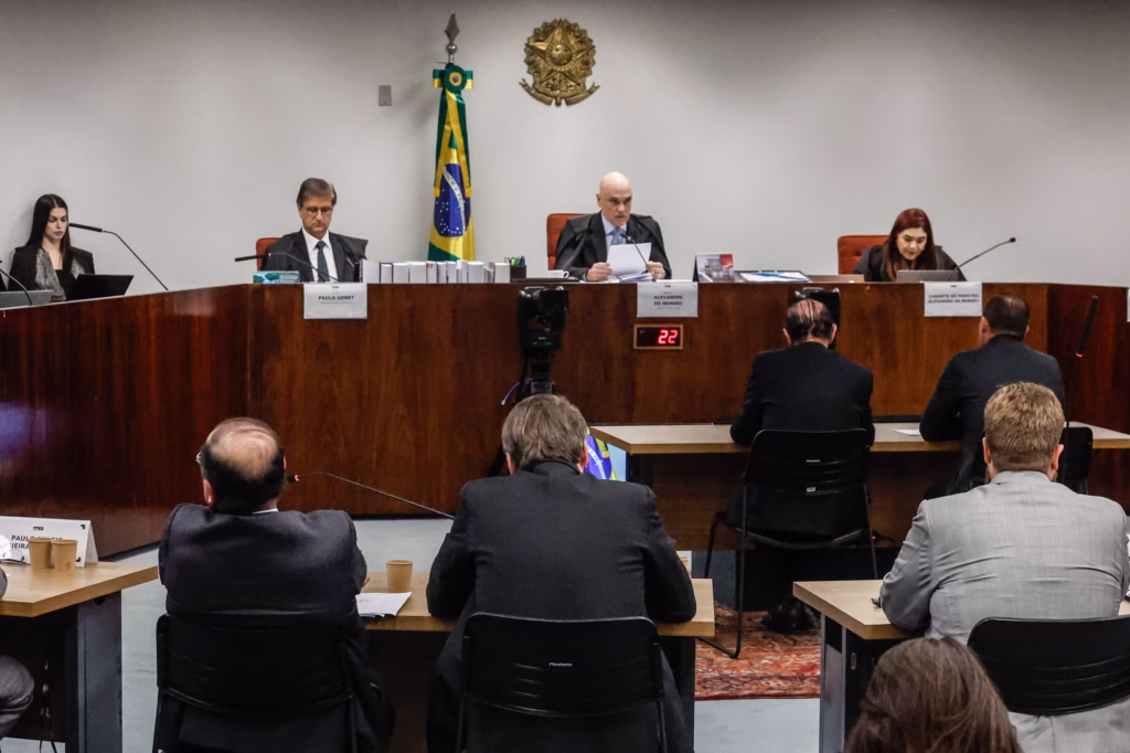 Cid se diz frustrado com linha da PF após delação - 09/06/2025 - Poder