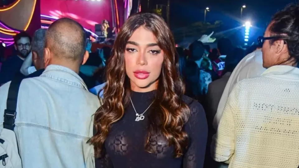 Flash Faz Irmã De Gabigol Mostrar Demais Em Vestido Preto Transparente