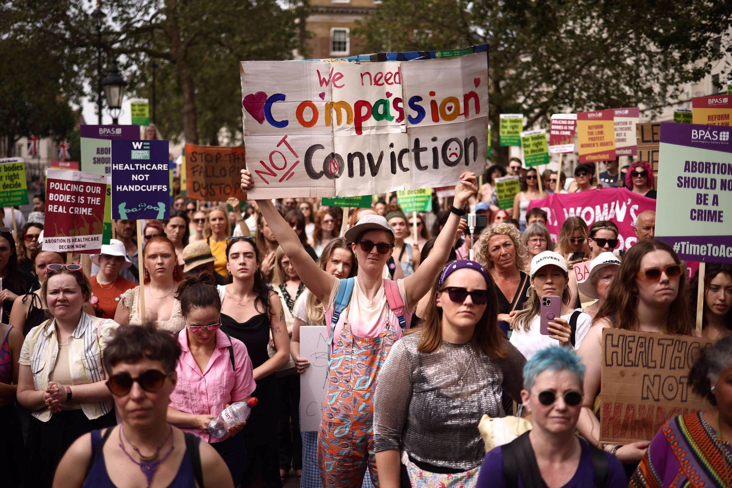 Parlamento Britânico Aprova Descriminalização Do Aborto - 17/06/2025 - Equilíbrio E Saúde