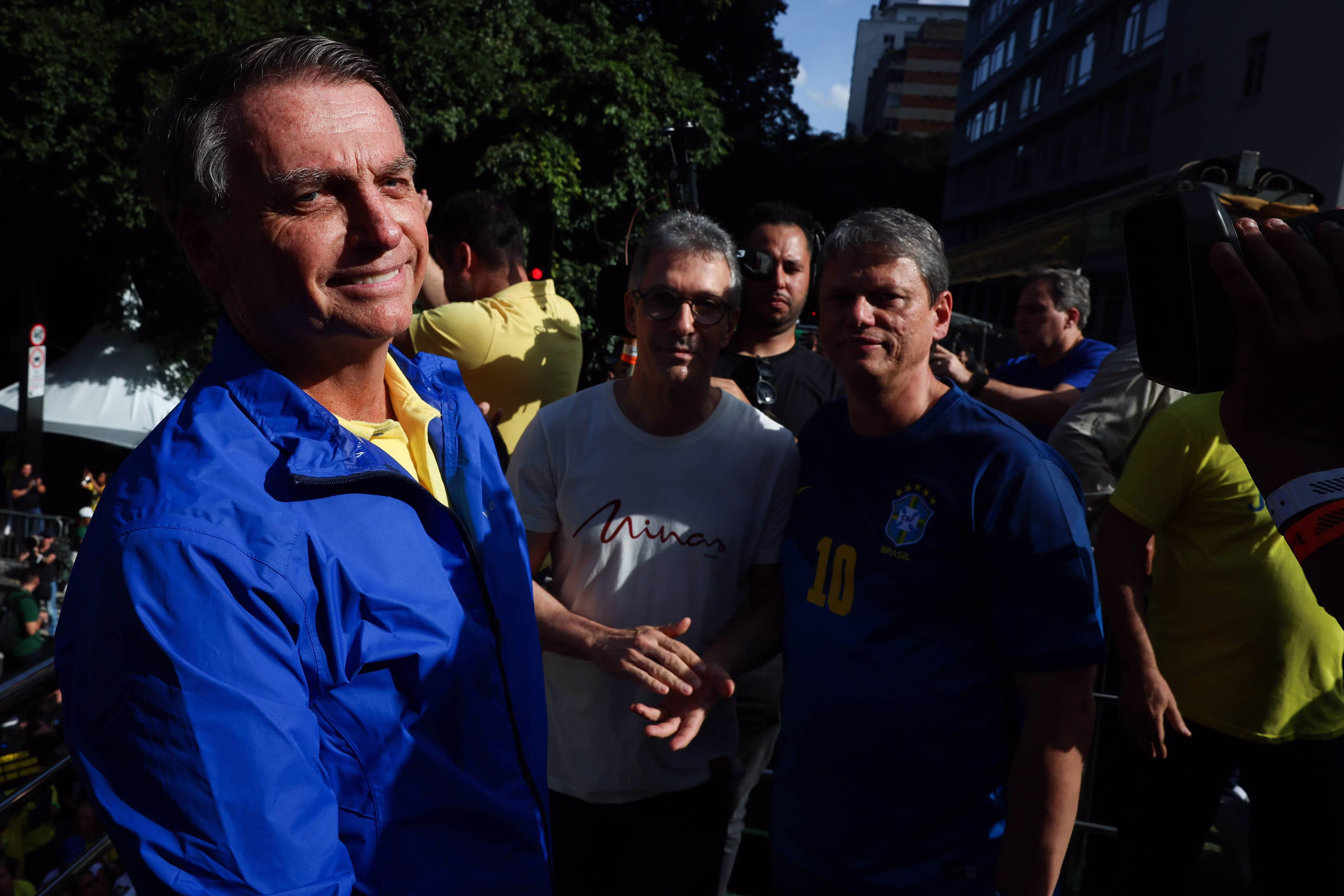 Tarcísio Afaga Bolsonaro Em Ato E Critica Governo Lula - 29/06/2025 - Poder