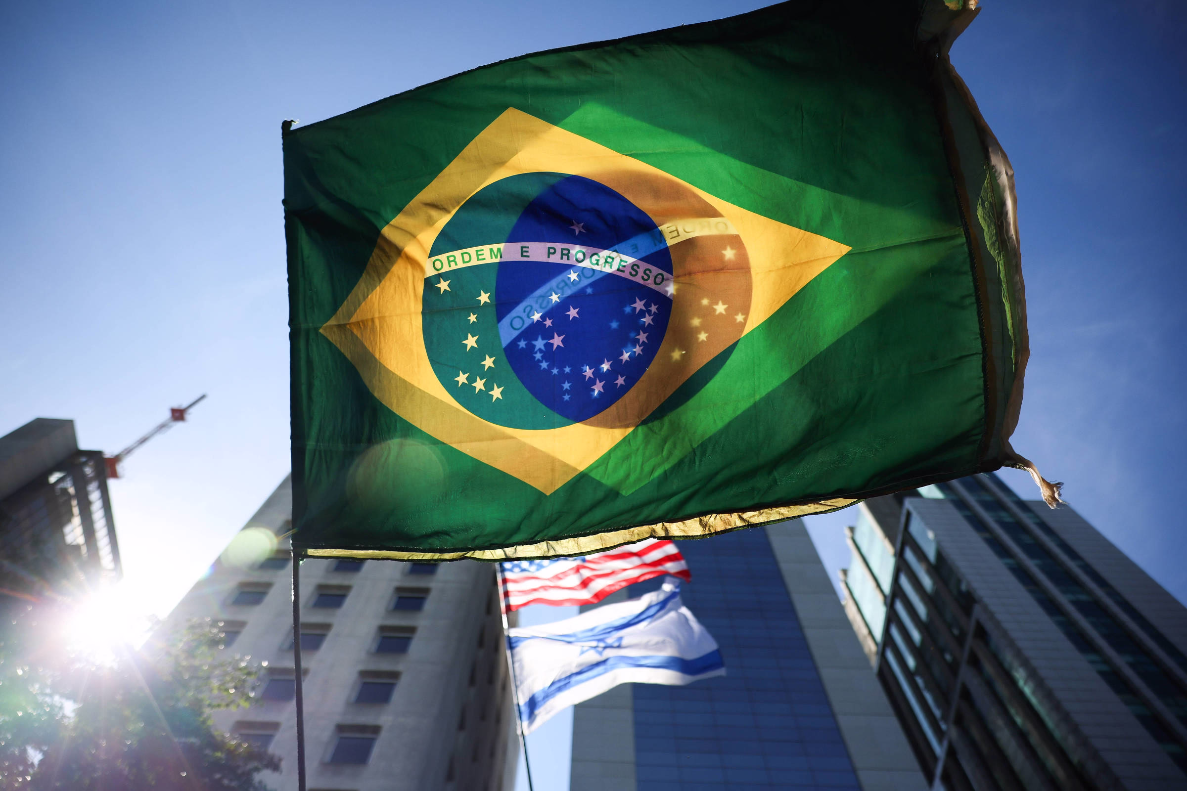 Vídeo: Skatistas Xingam Bolsonaro Em Ato Na Paulista - 30/06/2025 - Poder