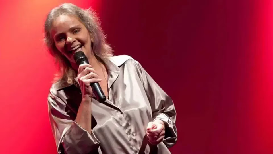 Internada Em Estado Grave, Cantora Angela Ro Ro Faz Apelo Por Pix