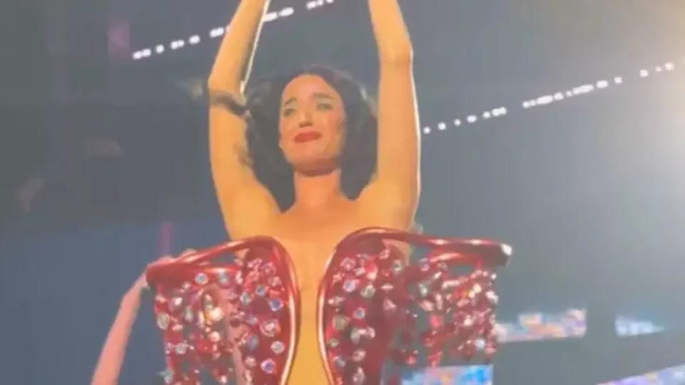 Katy Perry Chora Em Show Após Rumores De Separação De Orlando Bloom