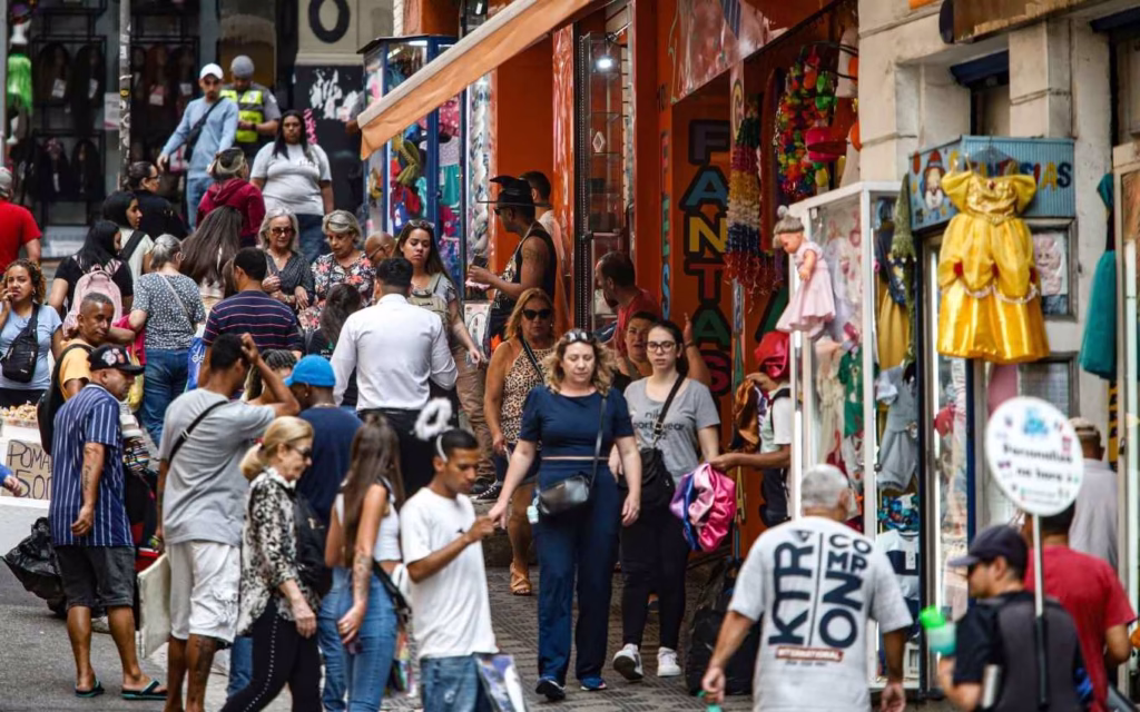 PMEs crescem 3,7% em junho e mostram 'bom sinal' na economia · Economia Real