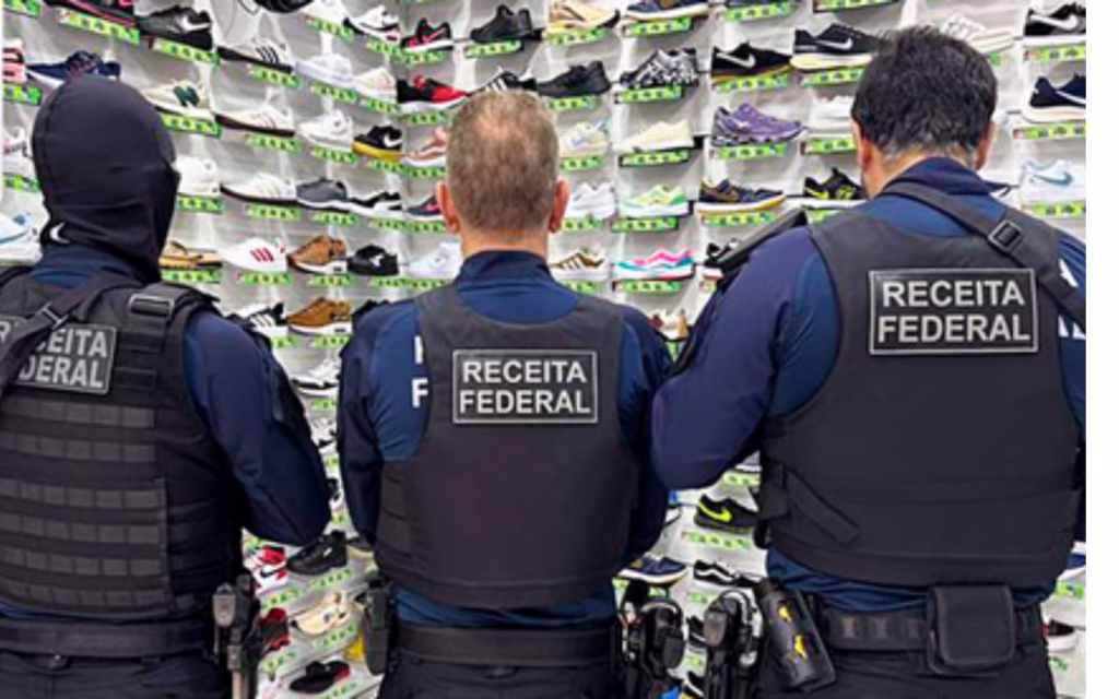 Publicado em 31/7/2025 - 11h42 Receita apreende R$ 3 milhões em tênis falsificados com risco à saúde · Economia Real