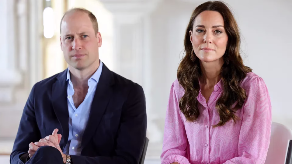 Amigos De William Chamam Kate Middleton De 'Estranha'