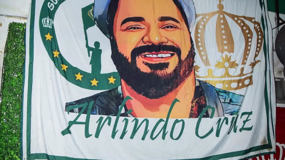 Fãs, Amigos E Familiares Se Despedem De Arlindo Cruz, Na Império Serrano