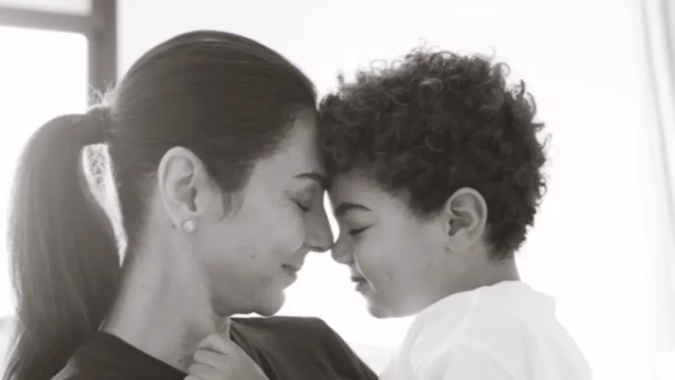 Jornalista Da Globo Chora Ao Contar Queda De Cabelo Do Filho Com Câncer