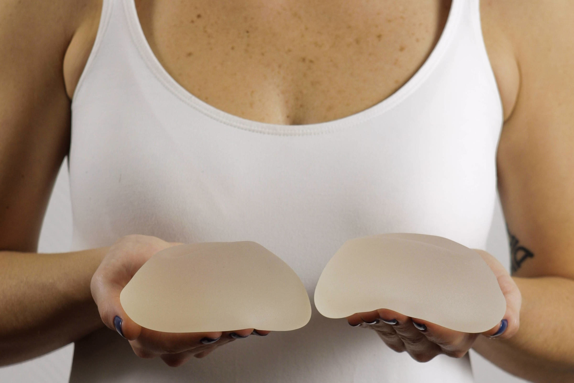 Mulher Morre Por Câncer Raro Associado Ao Uso De Silicone - 18/08/2025 - Equilíbrio E Saúde