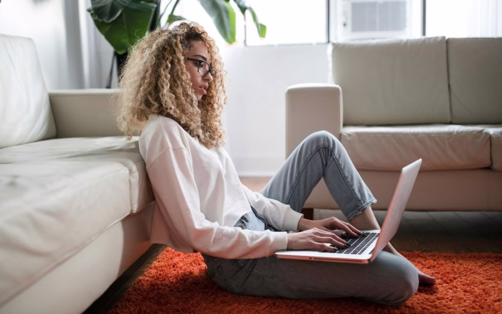 O erro das empresas que tentam matar o trabalho híbrido · Economia Real