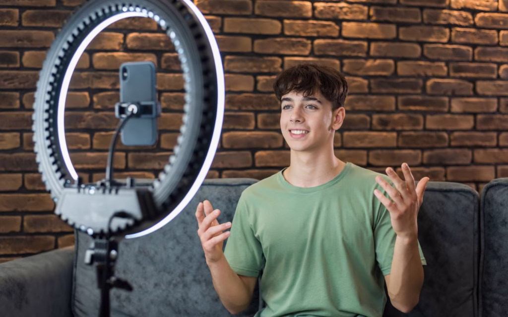 TikTok é o novo LinkedIn? Vídeos curtos viram estratégia de RH · Economia Real