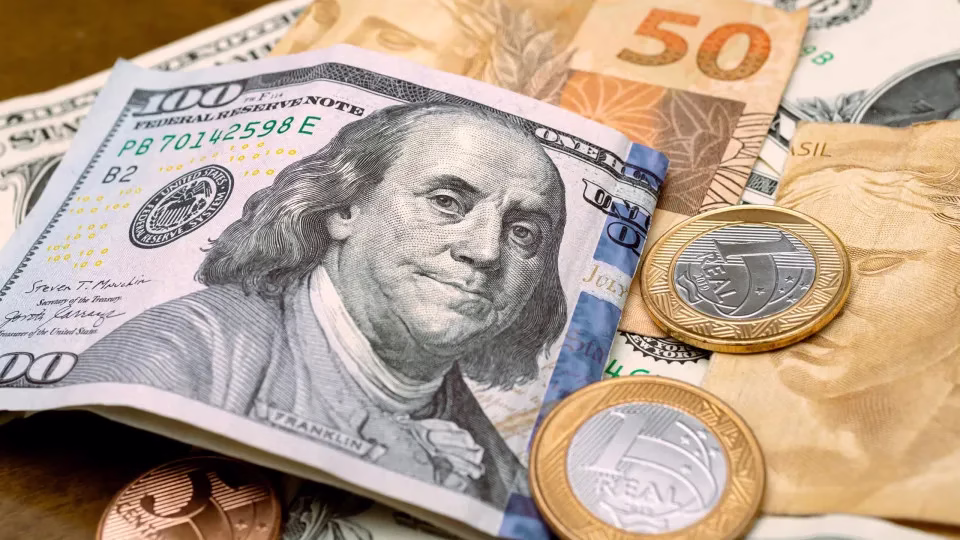 Dólar Fecha Em Alta E Bolsa Tem Forte Queda Com Isenção Do Ir No Brasil E 'Shutdown' Dos Eua