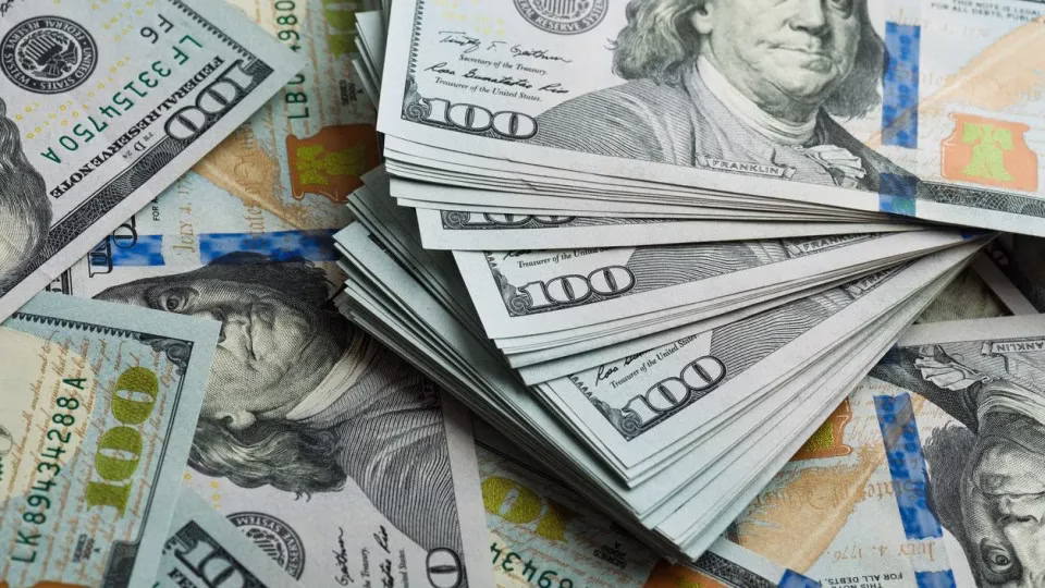 Dólar Tem Forte Queda E Bolsa Dispara 2% Após Powell Sinalizar Possibilidade De Corte De Juros