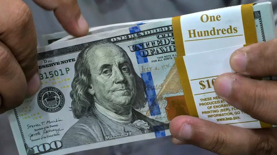 Dólar Dispara 2% Com Mercado Atento A Risco Fiscal E Fim Da Guerra Entre Israel E Hamas